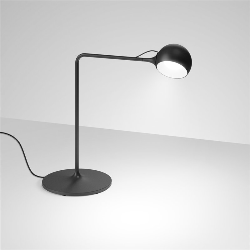Artemide Ixa table lamp